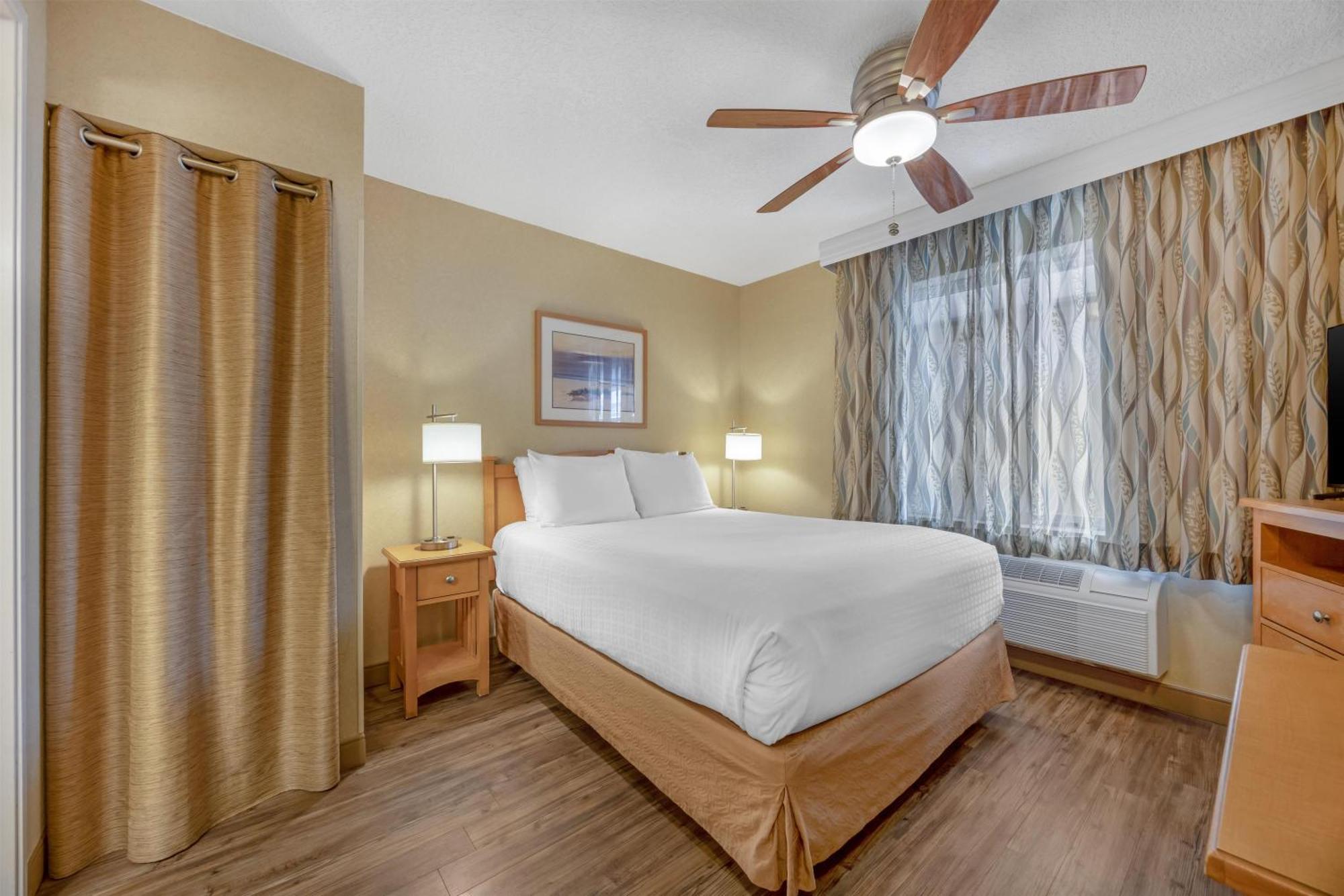 Single Queen Economy Room
