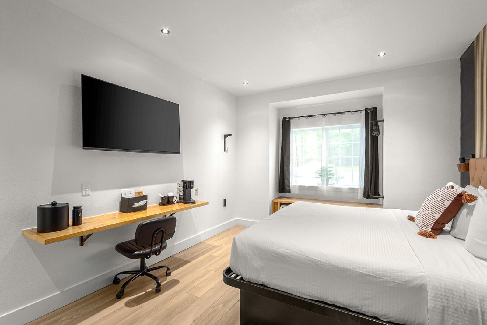 Deluxe King Suite