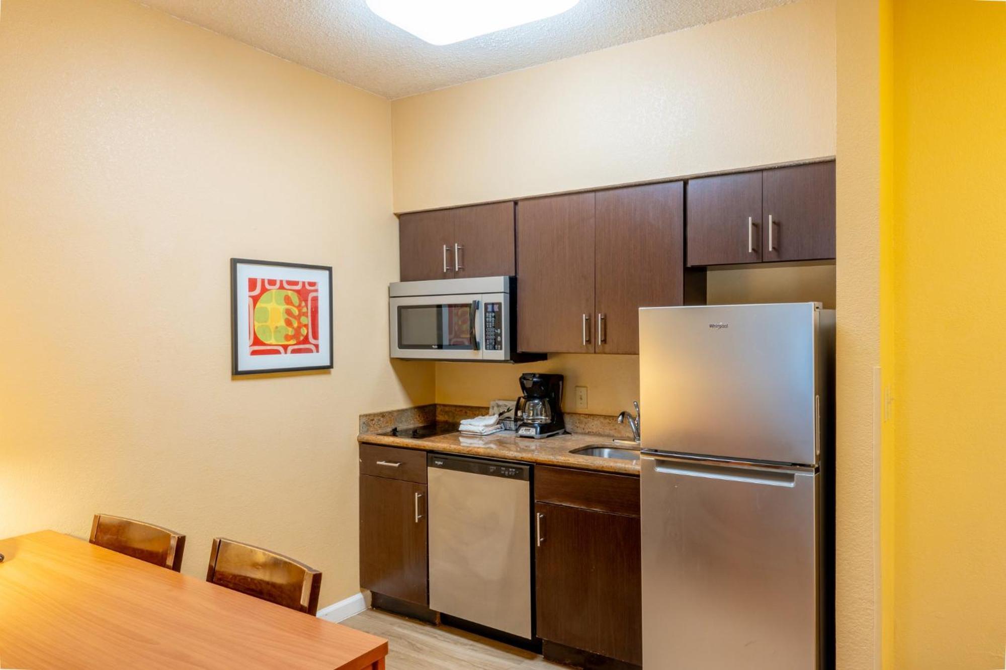 One-Bedroom Queen Suite -Non-Smoking