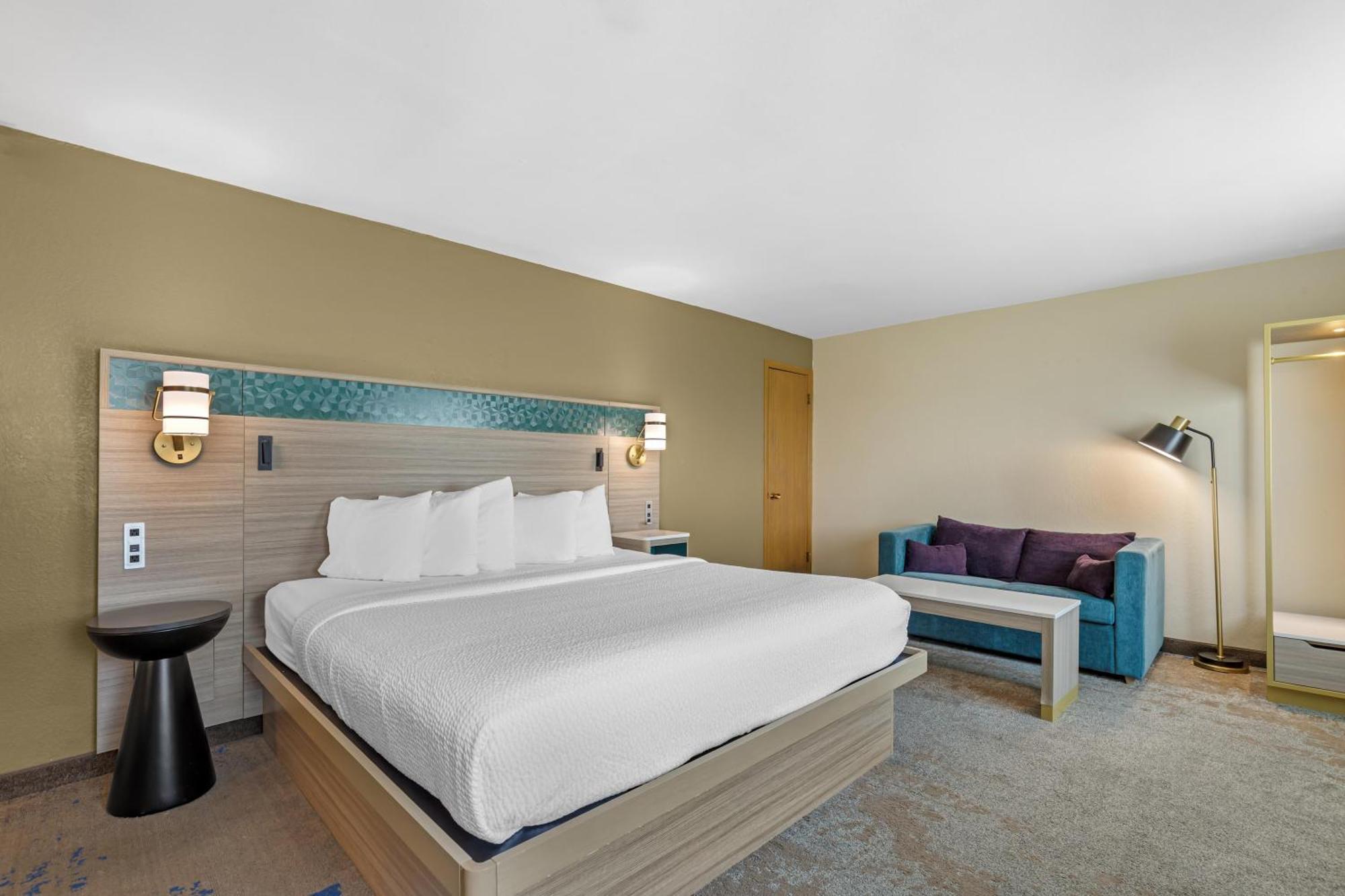 King Room with Sofa Bed and Spa Bath