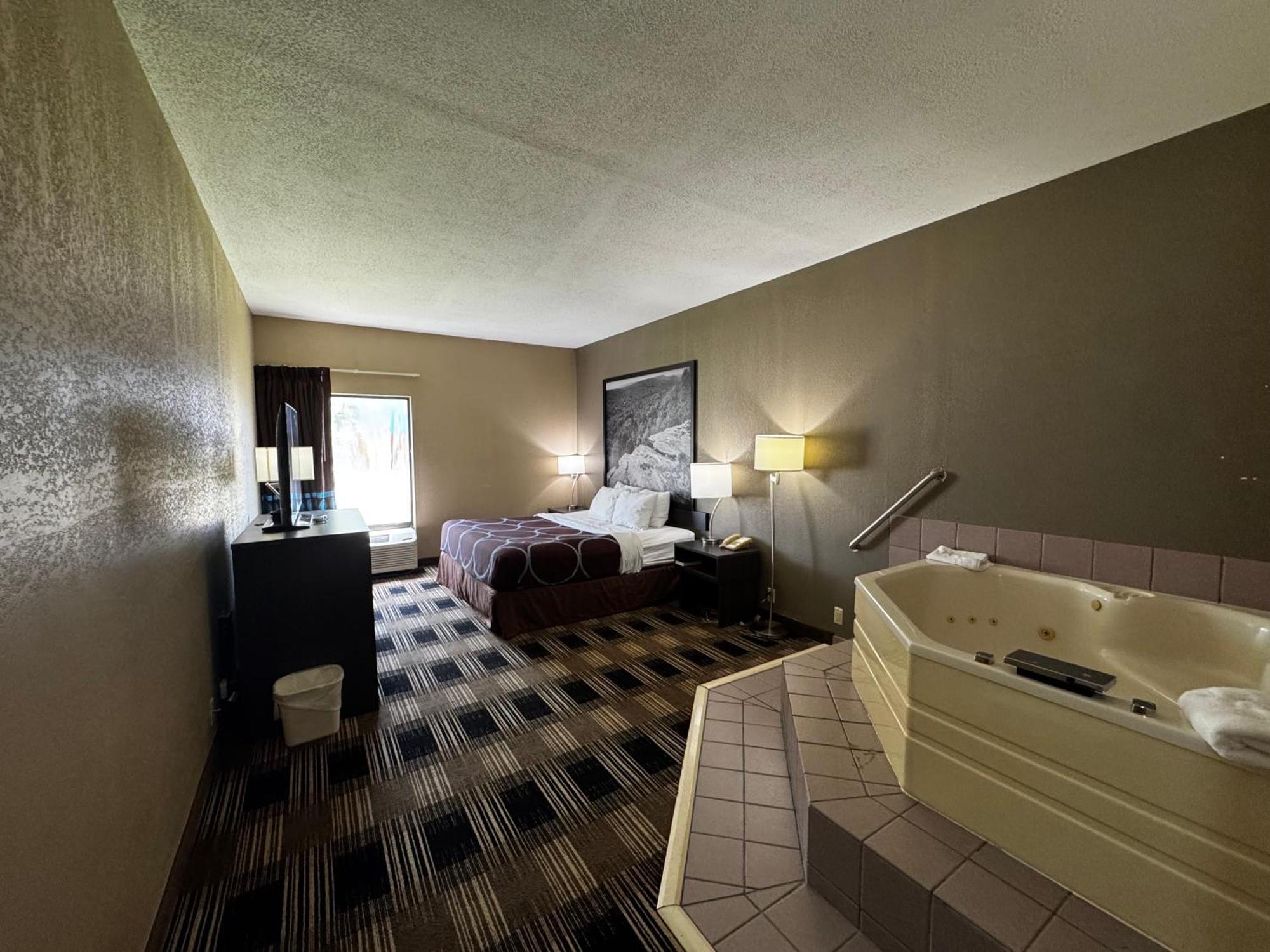 Standard King Room - Non-Smoking