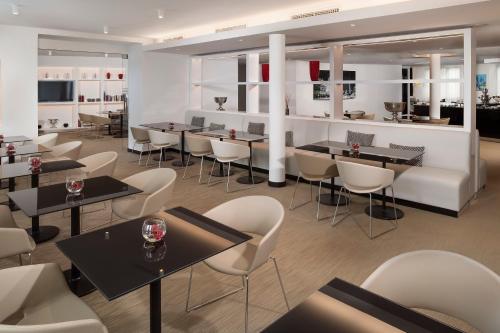 The Level Junior Suite with Executive Lounge Access
