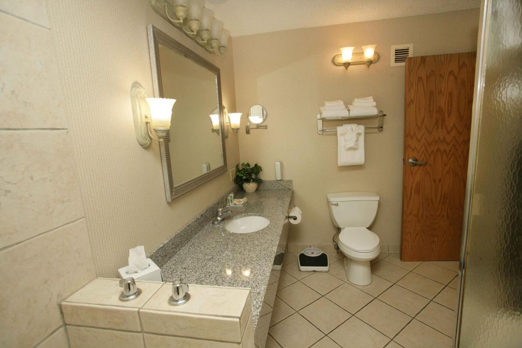 Standard Queen Room