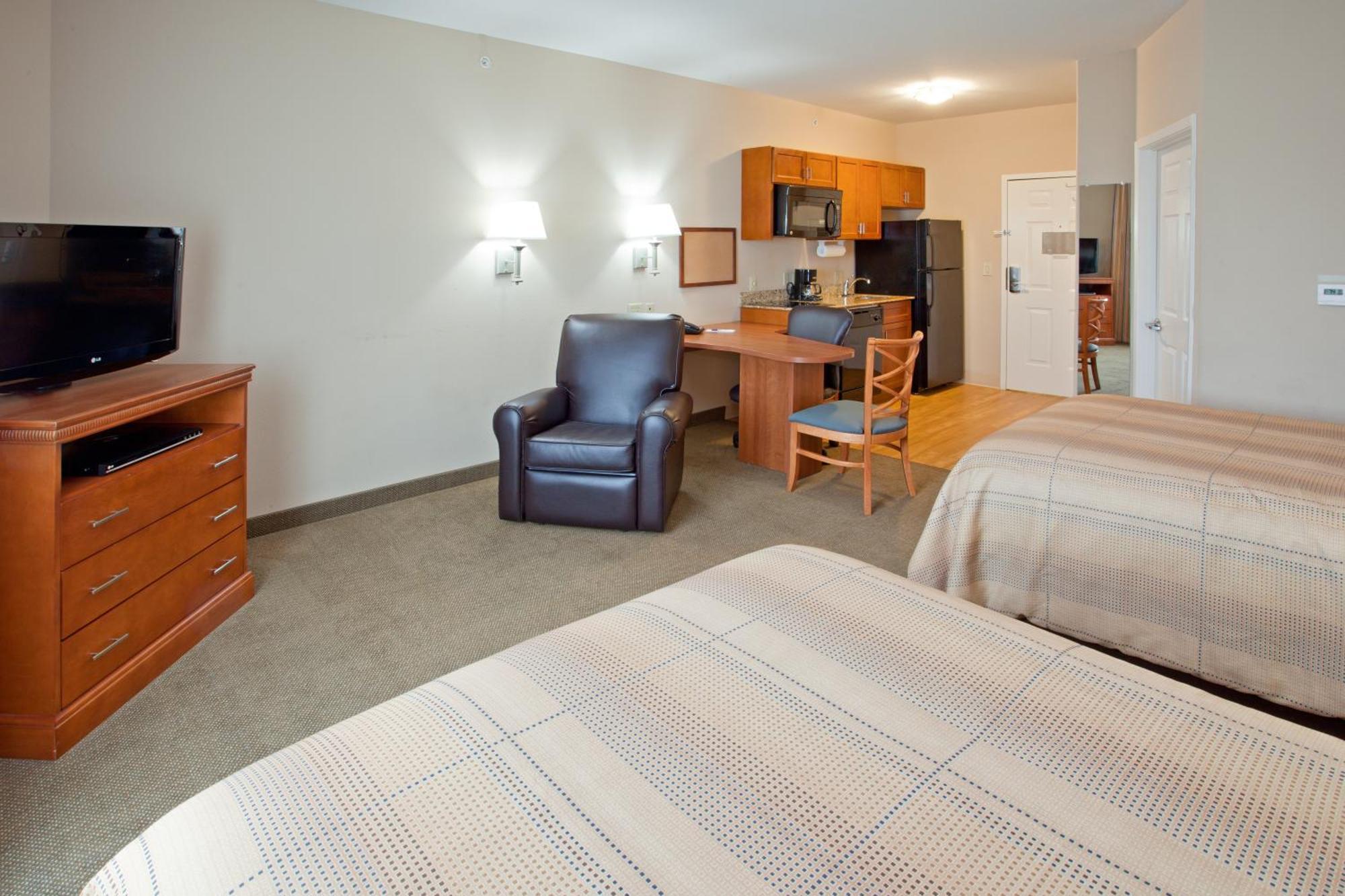 Studio Suite with Two Double Beds and Mobility Accessible Tub - Non-Smoking