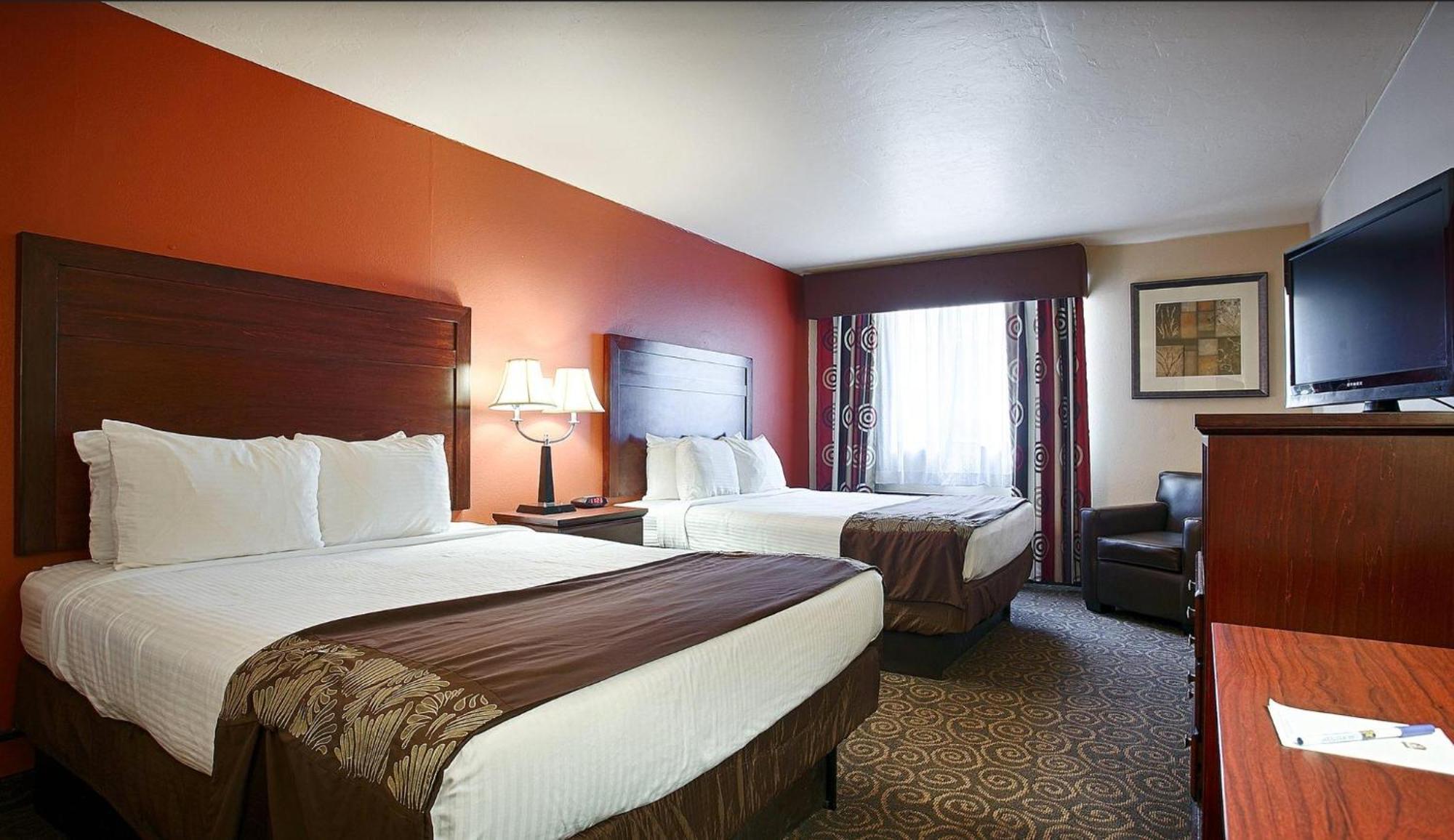 Queen Room with Two Queen Beds and Bath Tub - Mobility/Hearing Accessible - Non-Smoking
