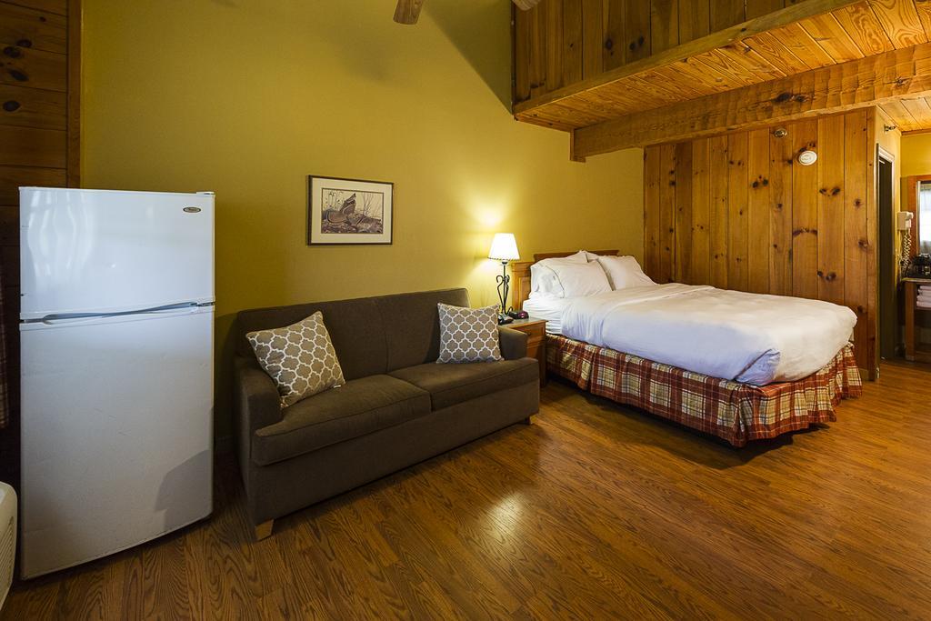 Jacuzzi Loft Suite,379463308:JPEG