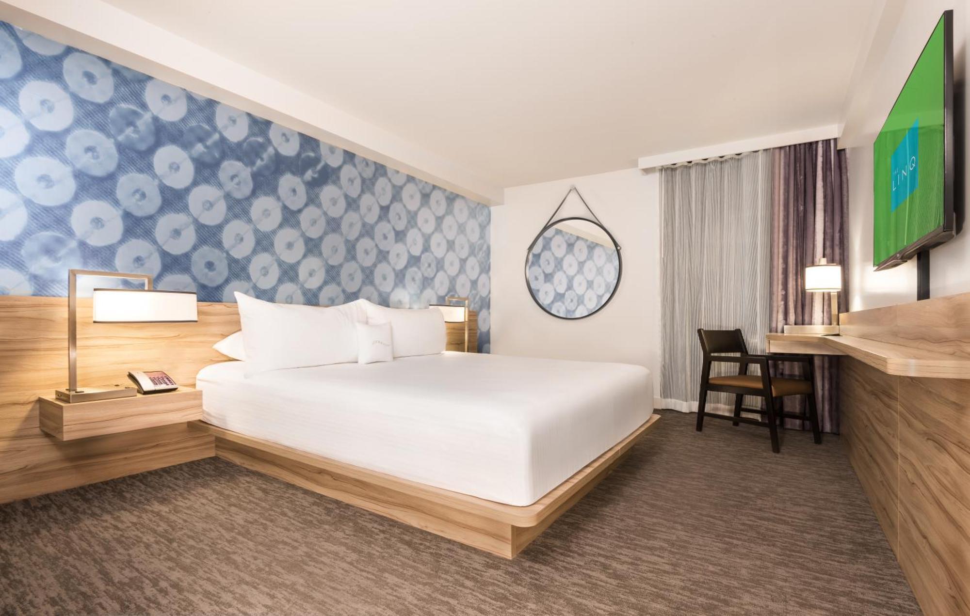 Deluxe Room,1 King, Non-Smoking
