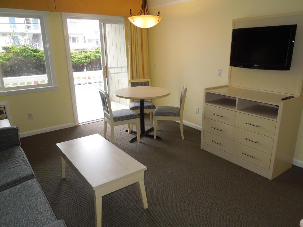 One Bedroom Suite - Pool View Only,33267745:JPEG