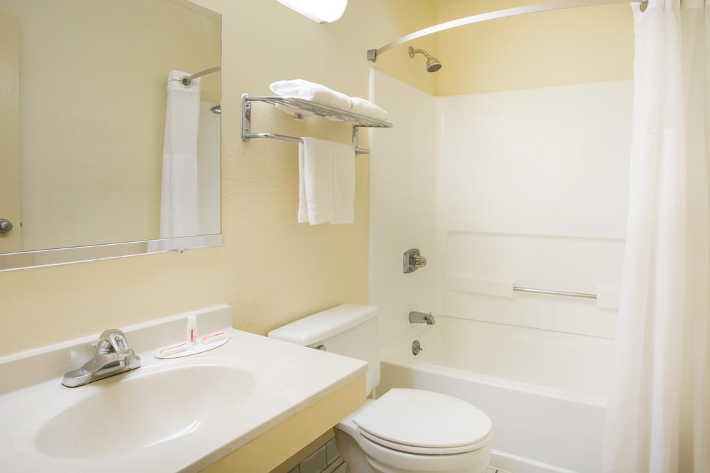Deluxe Double Room with Two Double Beds - Non-Smoking