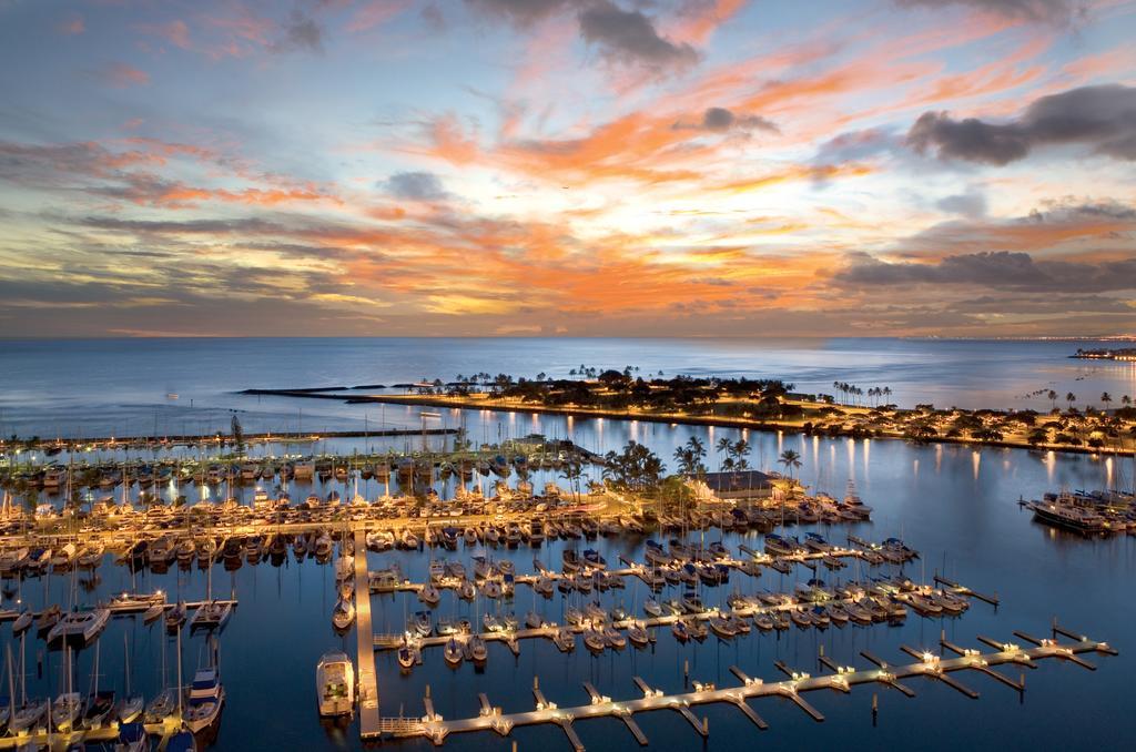 Oceanfront Harbor - King