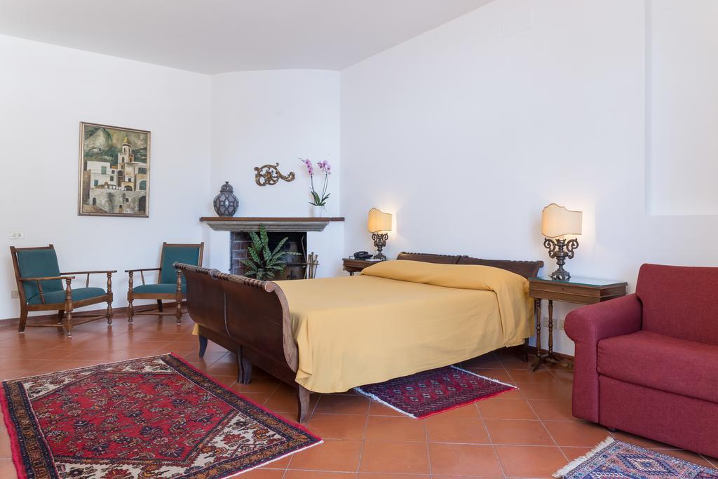 Junior Suite with Side Sea View