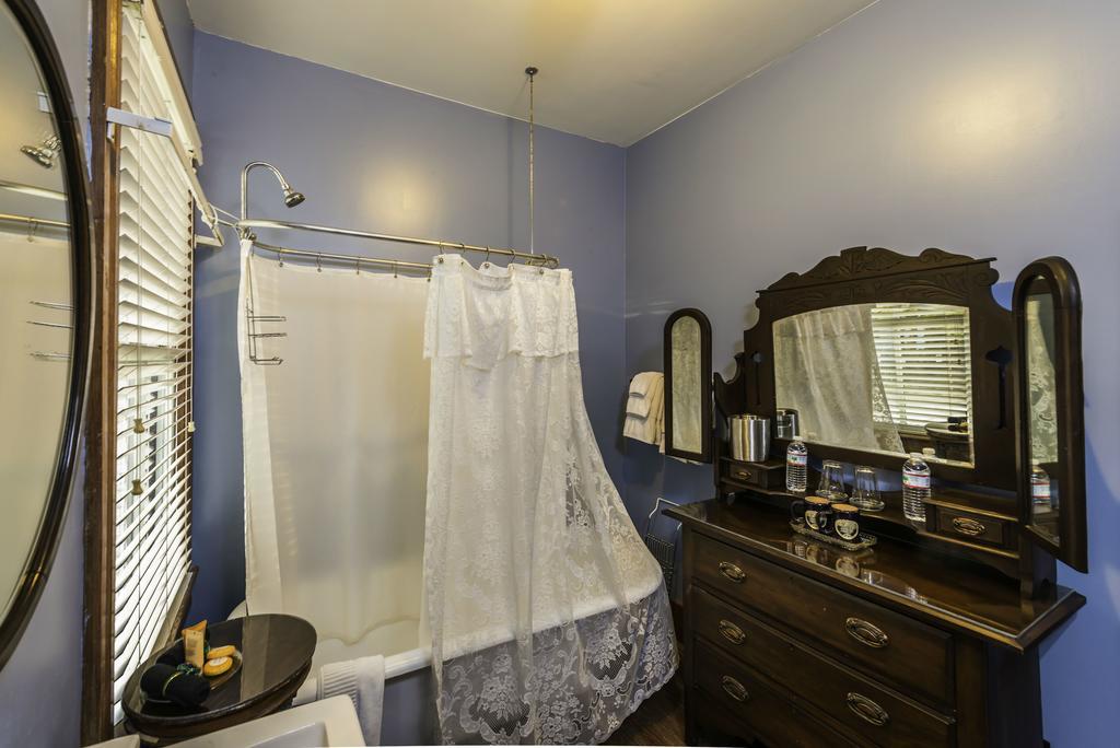 King Room - Sapphire Room,736652350:JPEG