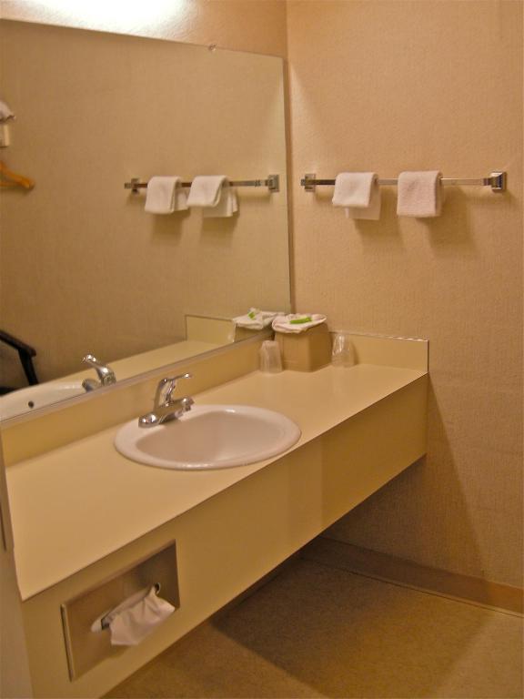 Queen Room,1632243691:JPEG