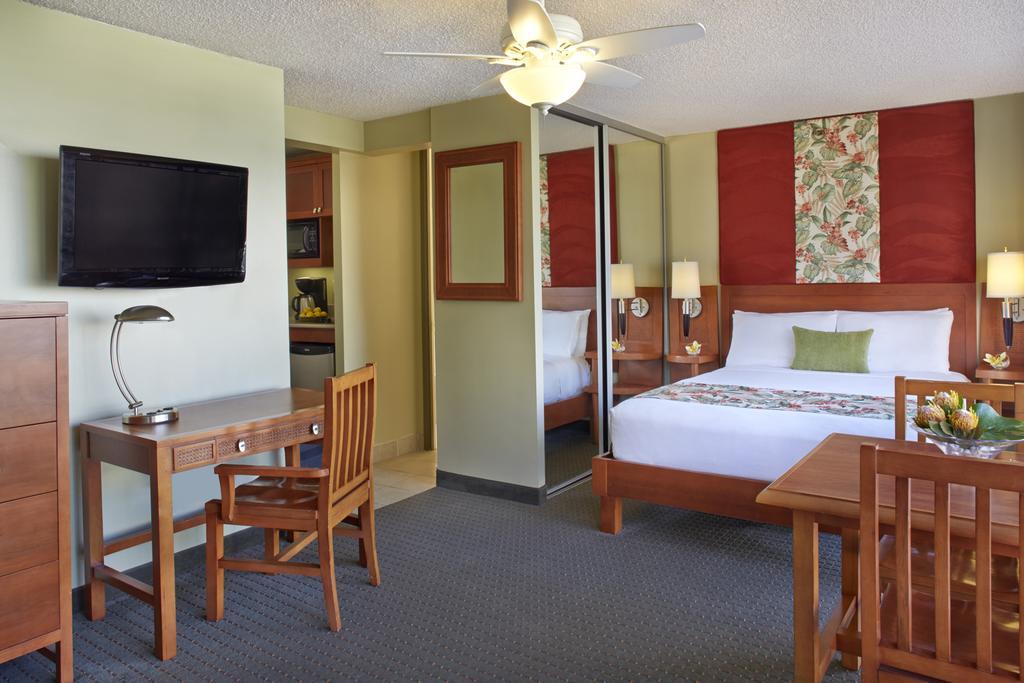 Studio Suite with One Queen Bed