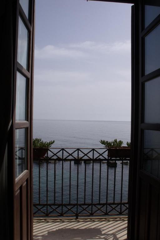Single Room with Balcony and Sea View