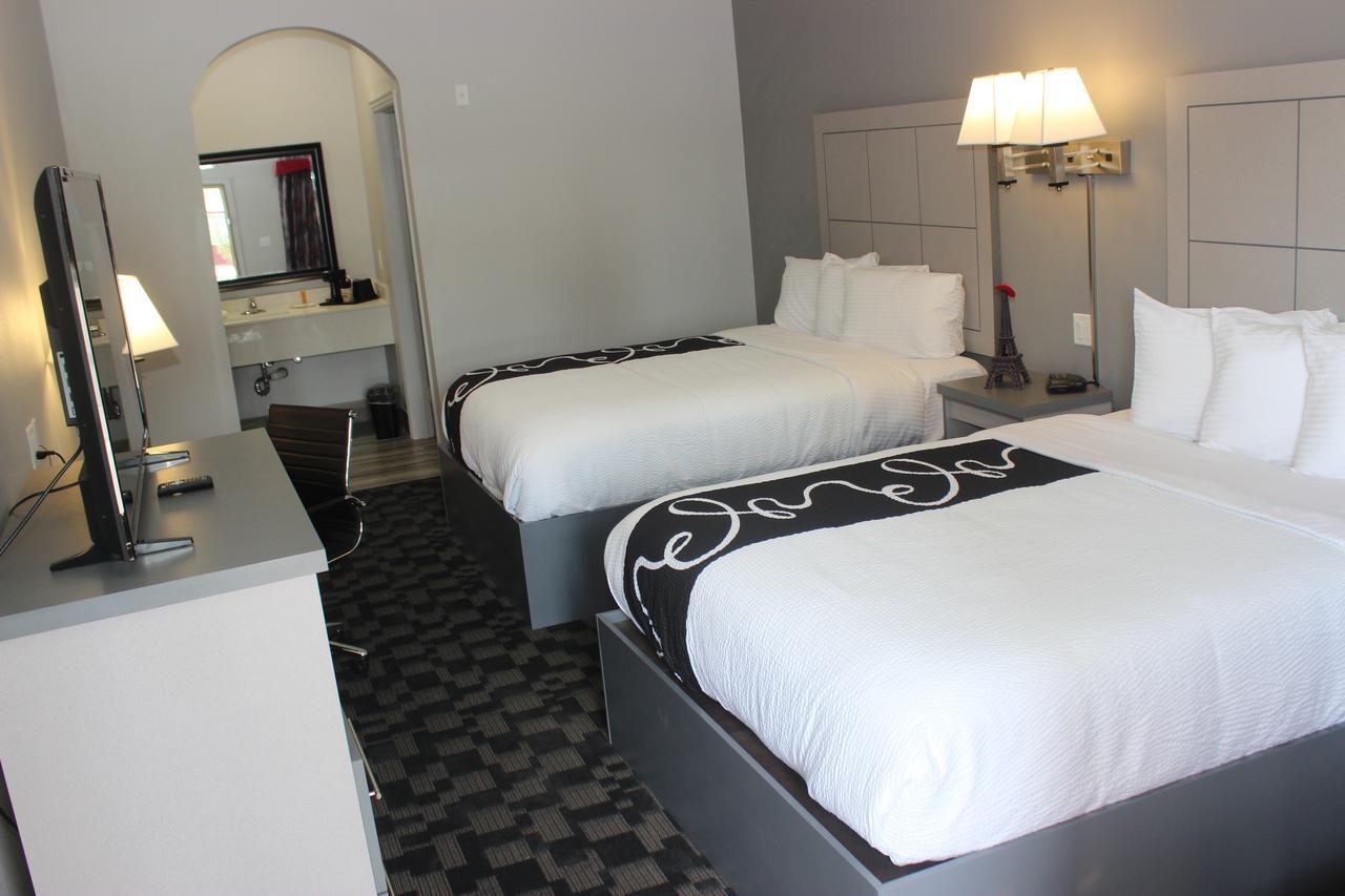 Queen Room with Two Queen Beds,527072499:JPEG