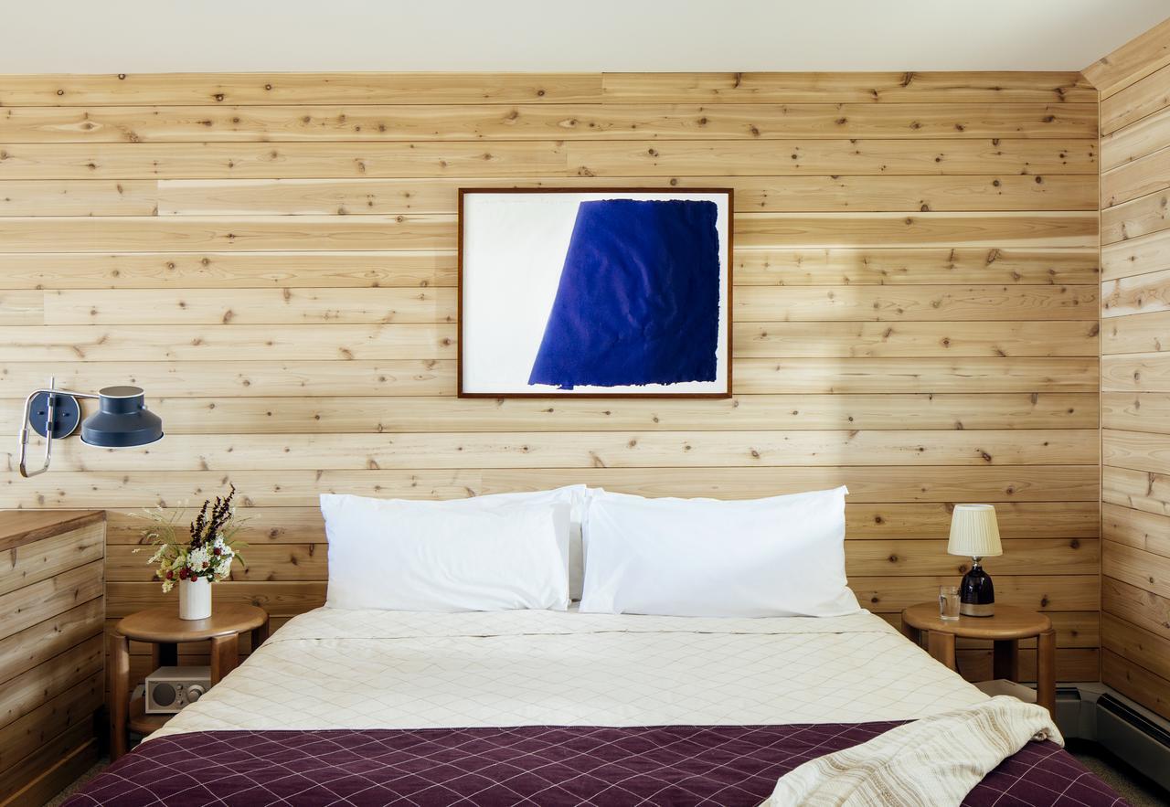 Junior Suite One King + Sofa Bed,530117574:JPEG