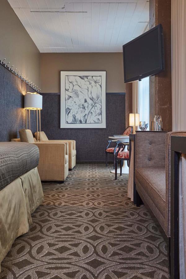 Center King Room