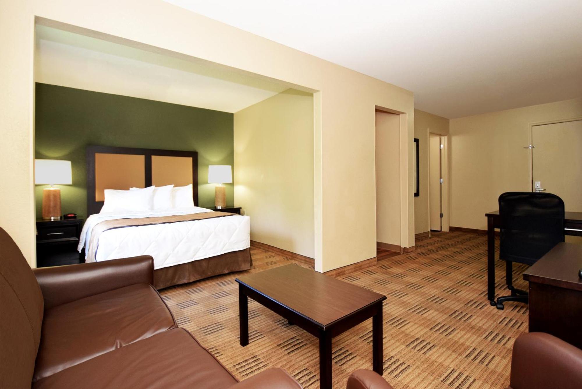Queen Suite with Roll-In Shower - Disability Access/Non Smoking