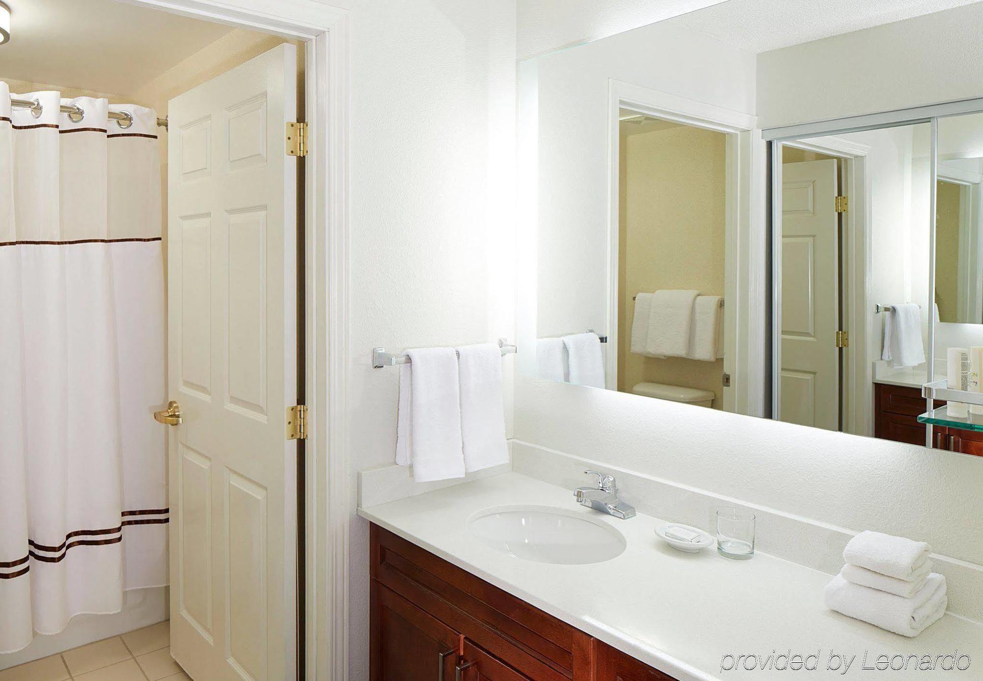 Queen Studio with Sofa Bed,1359116111:JPEG