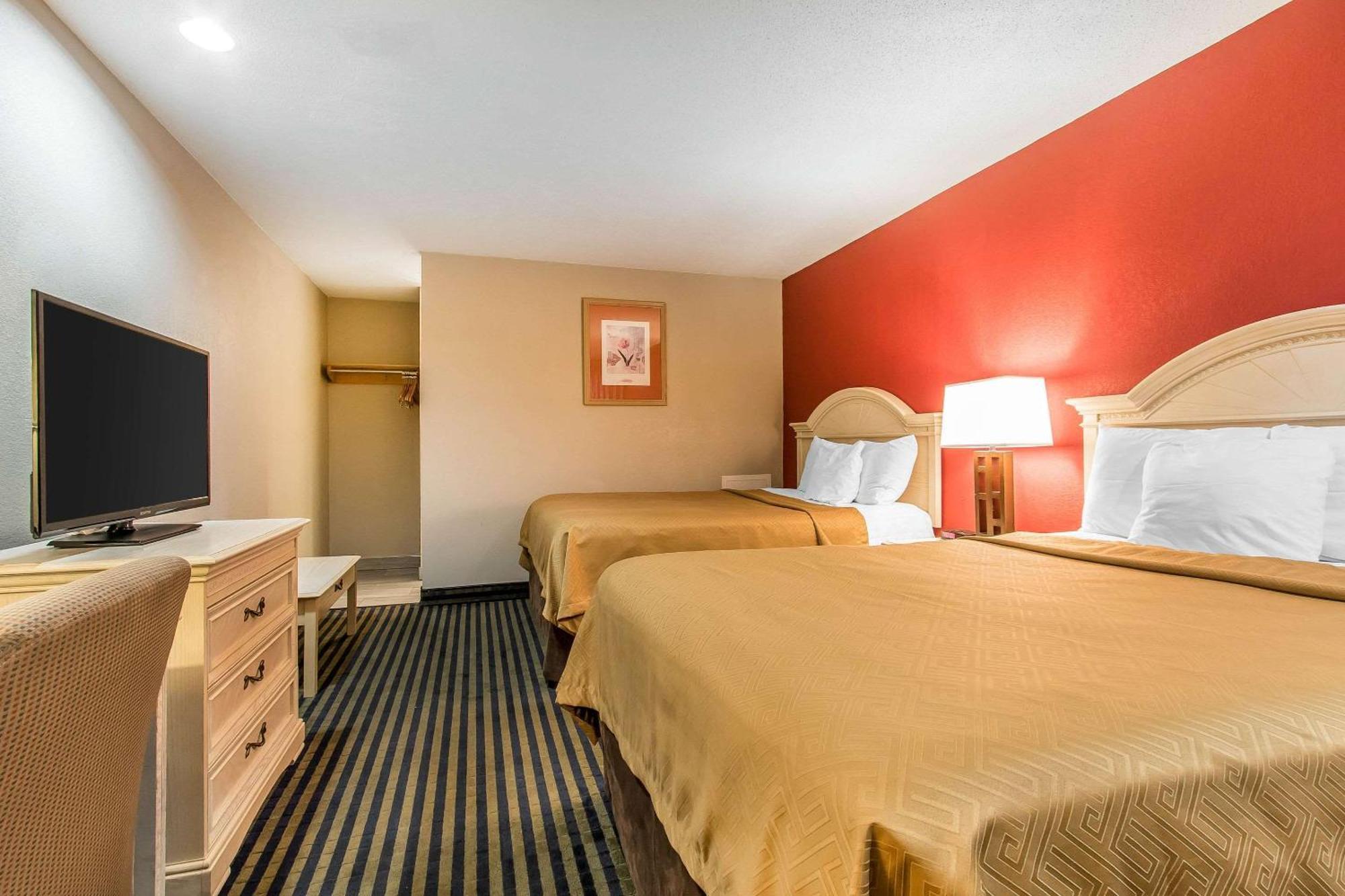 Queen Room with Two Queen Beds - Smoking,1219379713:JPEG