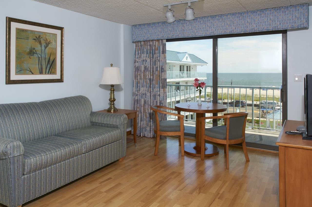 TWO-ROOM ROYAL OCEANFRONT SUITE