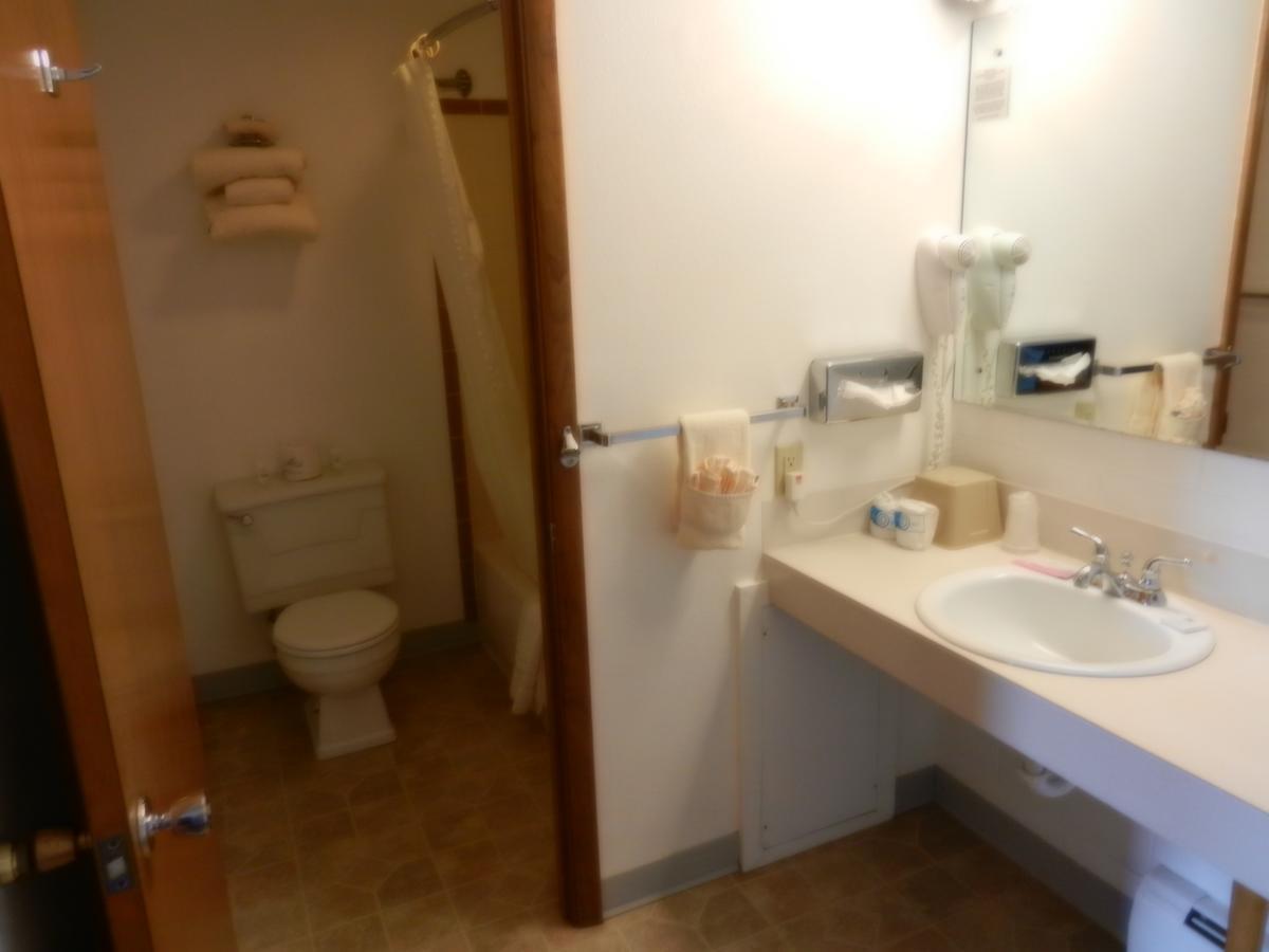 Queen Room - Non-Smoking