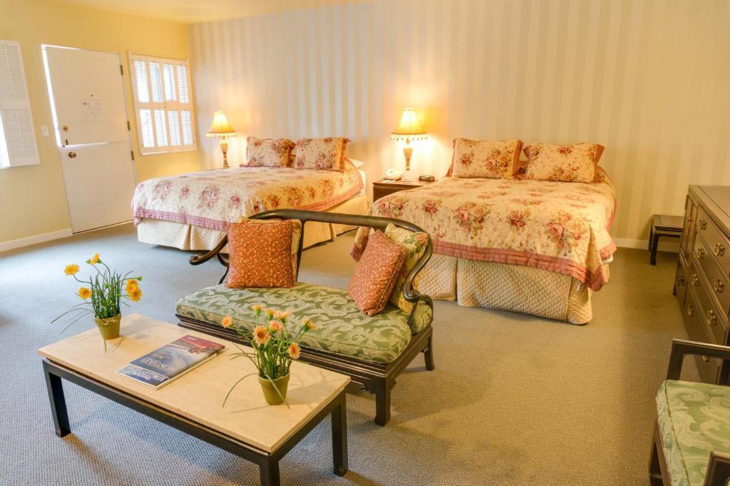Deluxe Queen Room with Two Queen Beds