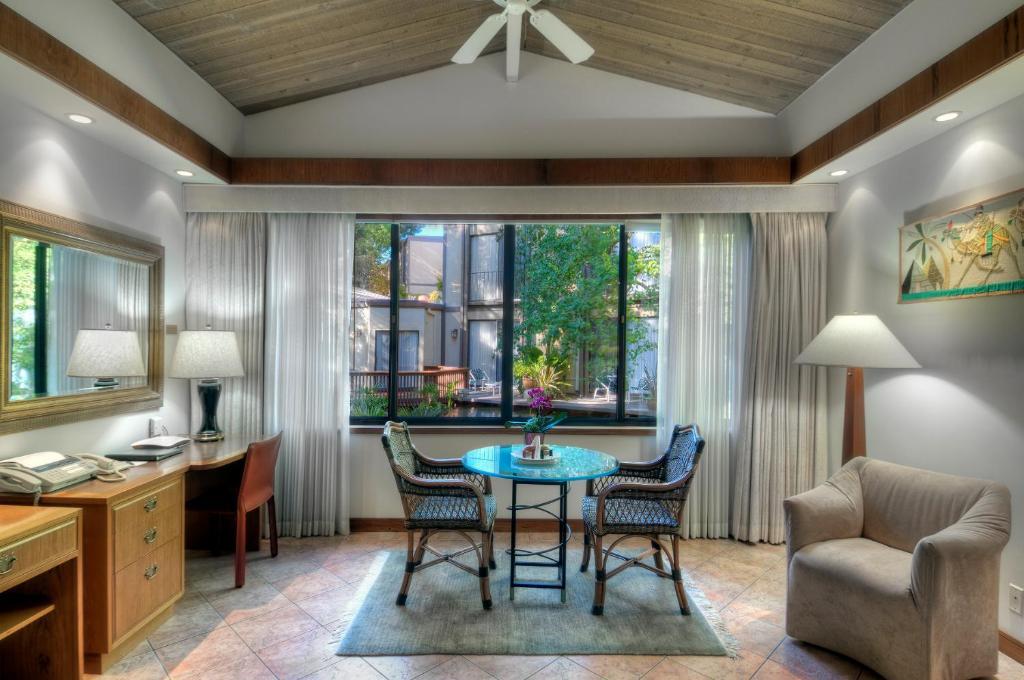 King Suite with Fireplace