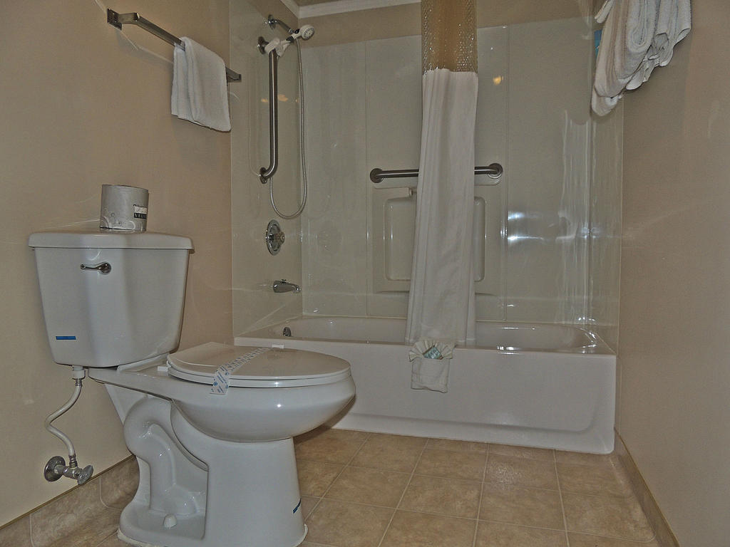 Deluxe Queen Room - Non-Smoking