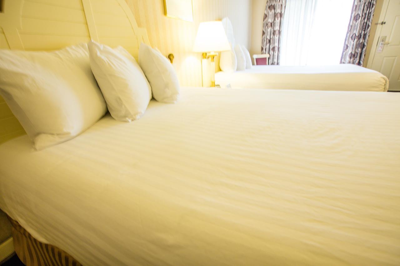 Queen Room with Two Queen Beds - Non-Smoking,632313828:JPEG