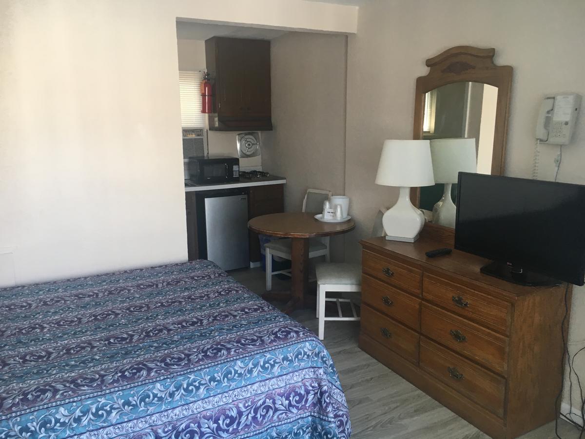 Queen Room with Pool View