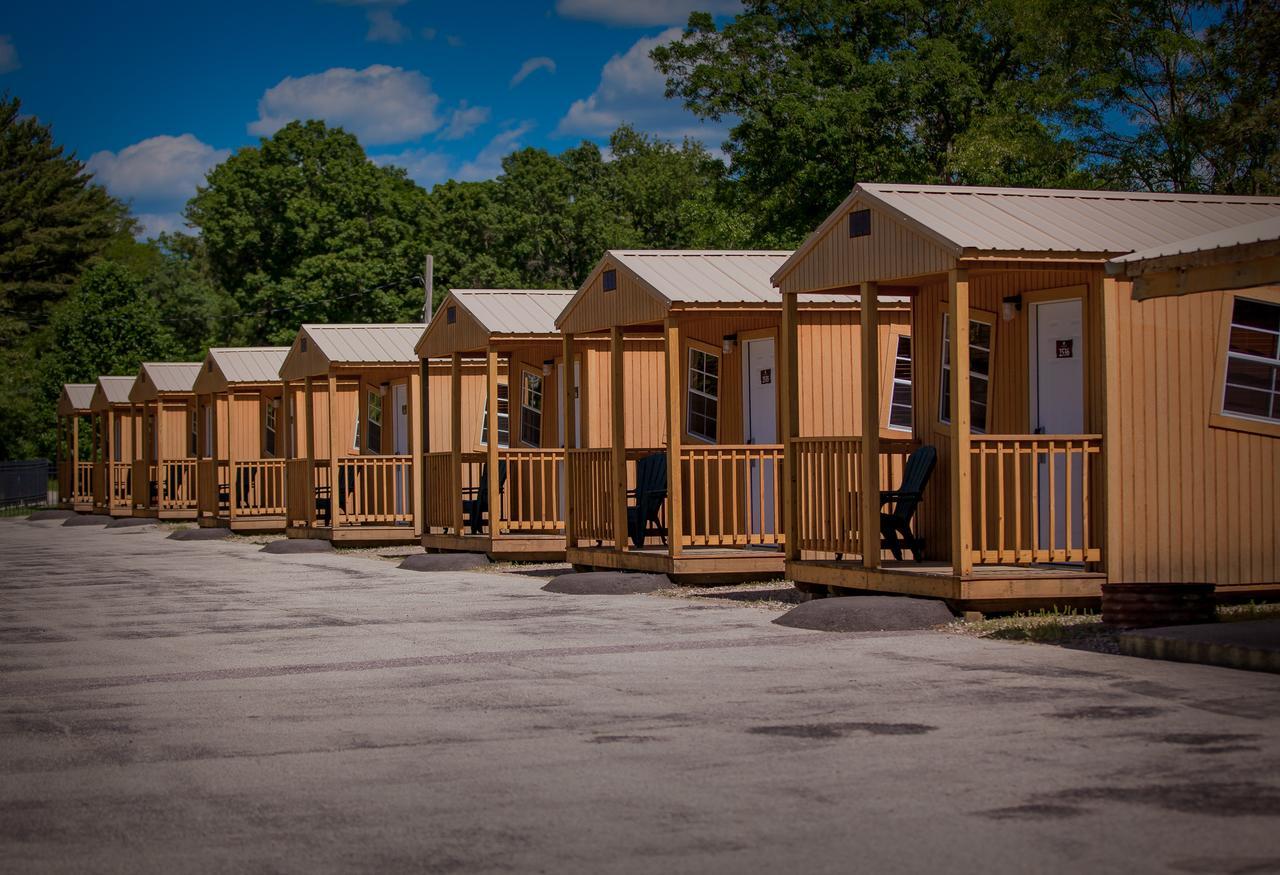 Cabin Queen and Bunk Unit,1000121811:JPEG