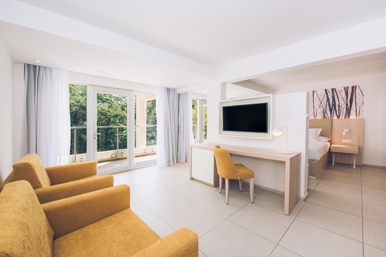 Junior Suite with Garden View