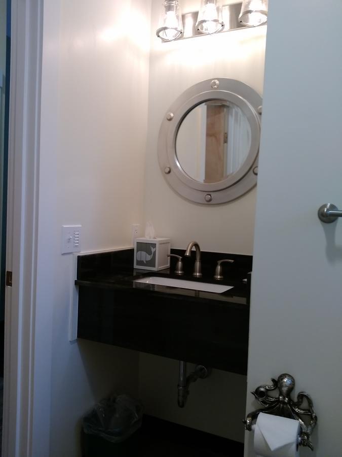 Economy Queen Room with Two Queen Beds,669433452:JPEG