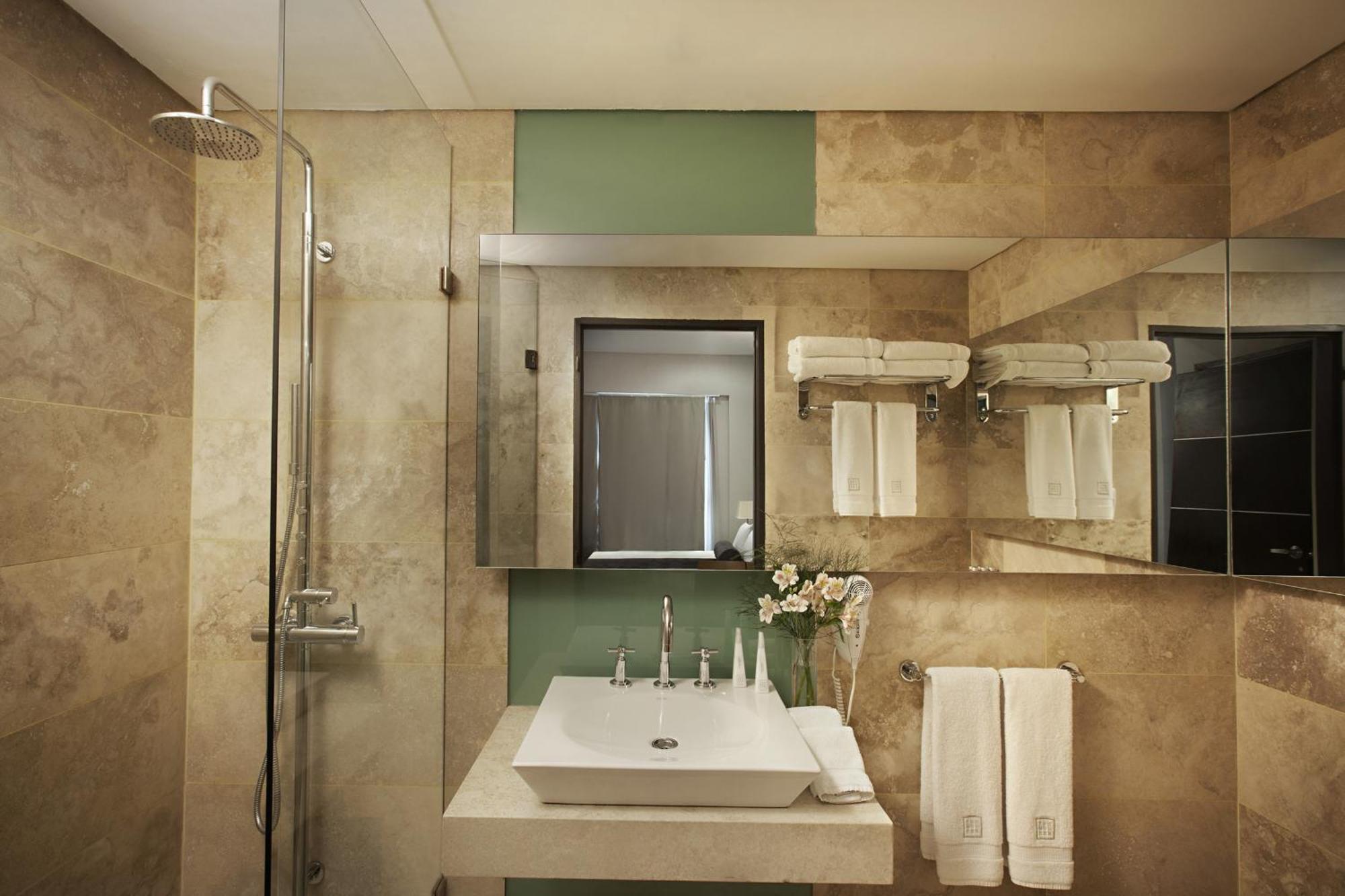 Standard Double or Twin Room,672932598:JPEG