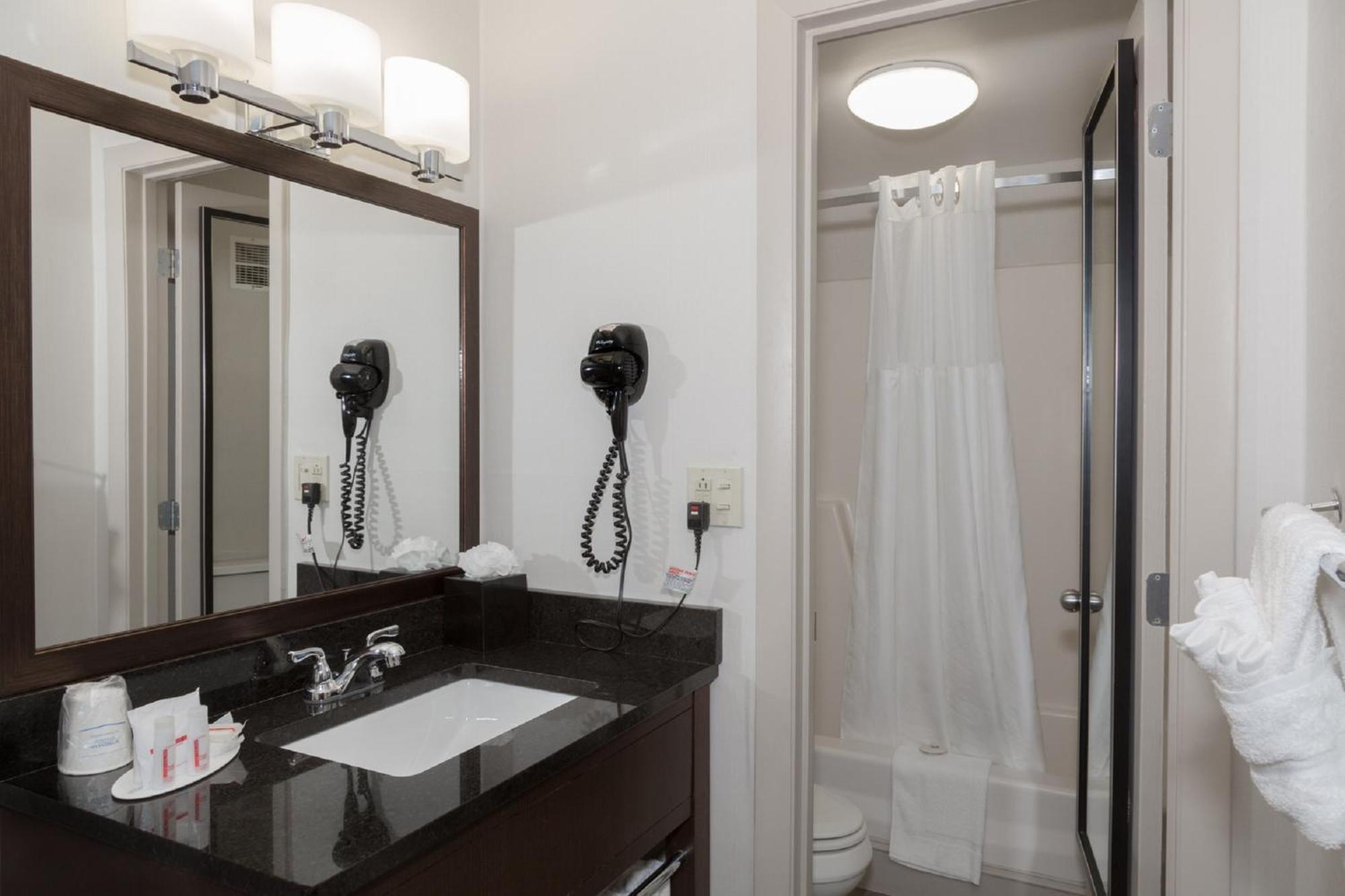 Queen Room - Mobility Access/Non-Smoking