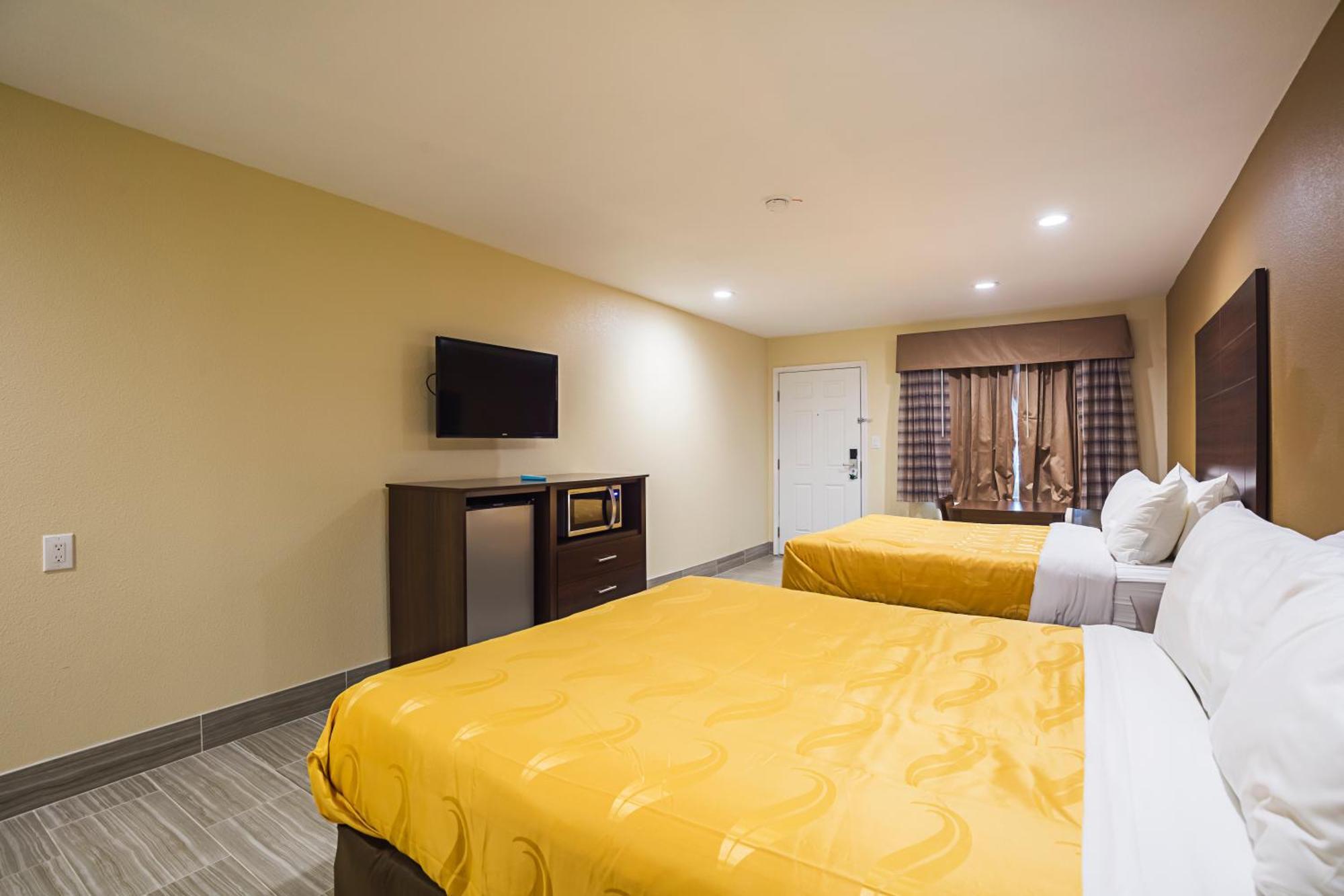 Queen Room with Two Queen Beds - Non-Smoking,680464002:JPEG