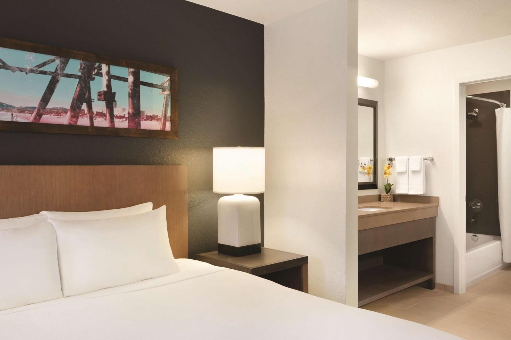 One-Bedroom King Suite,1435337749:JPEG