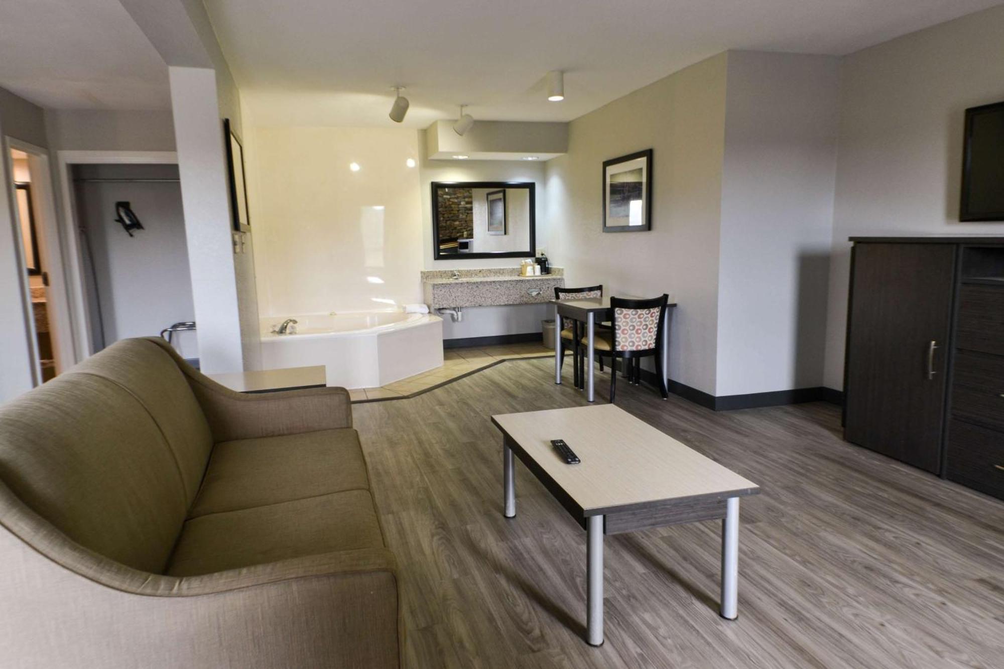 King Suite with Whirlpool and Fireplace - Non-Smoking