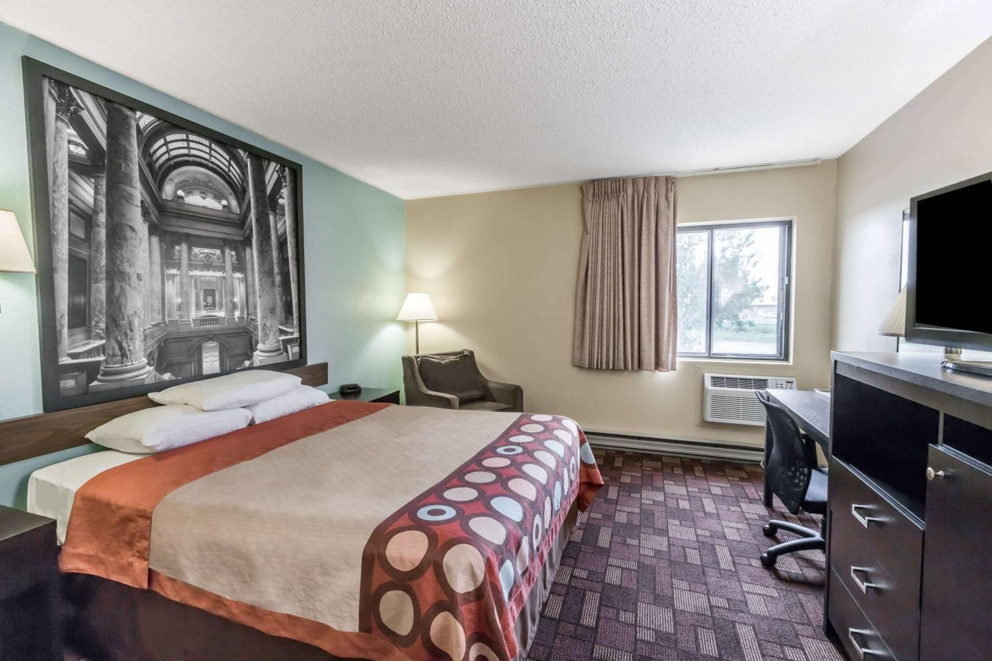 Queen Room - Pet Friendly/Non-Smoking