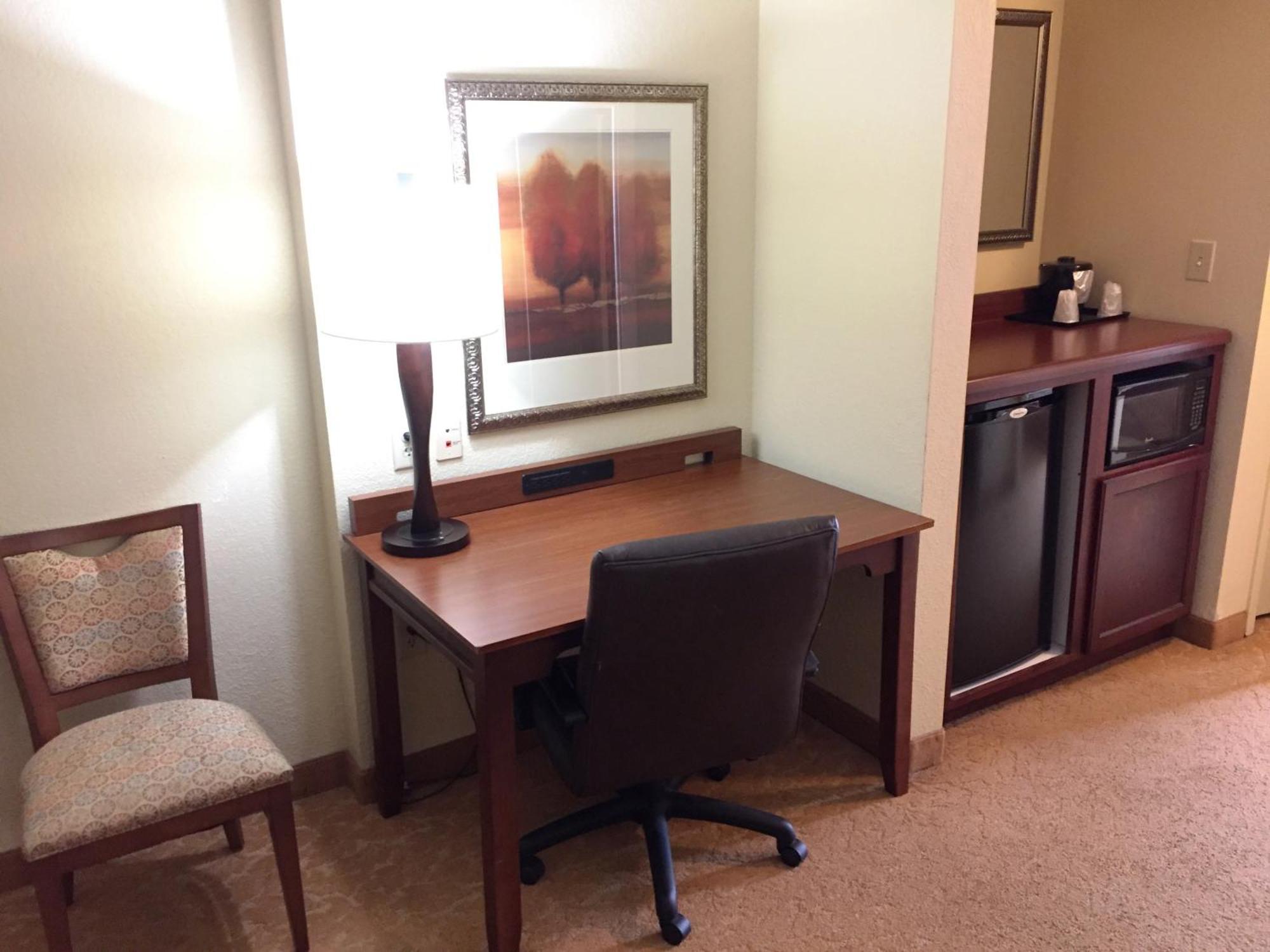 One-Bedroom Queen Suite - Non-Smoking