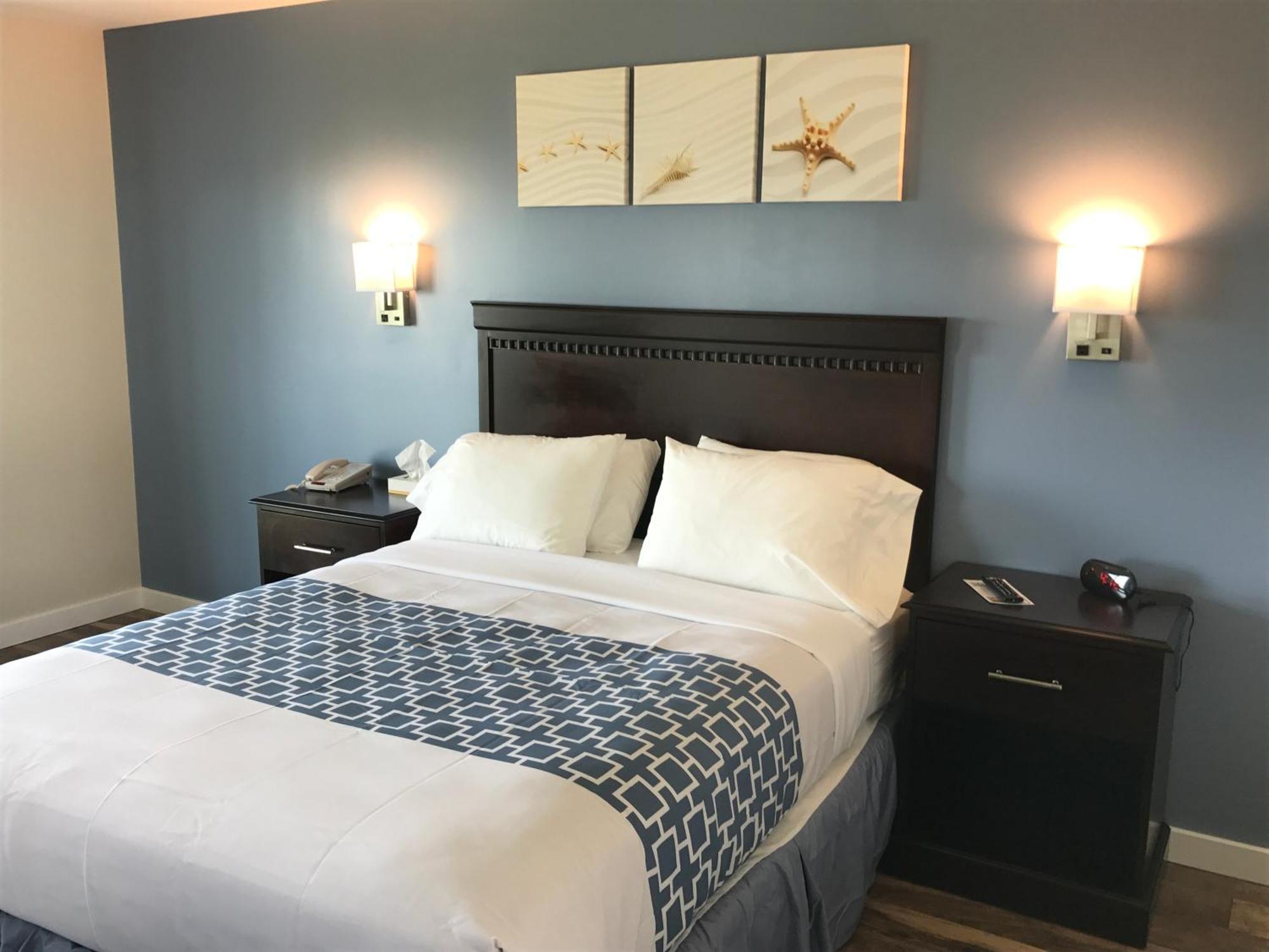 Deluxe Queen Room with Balcony