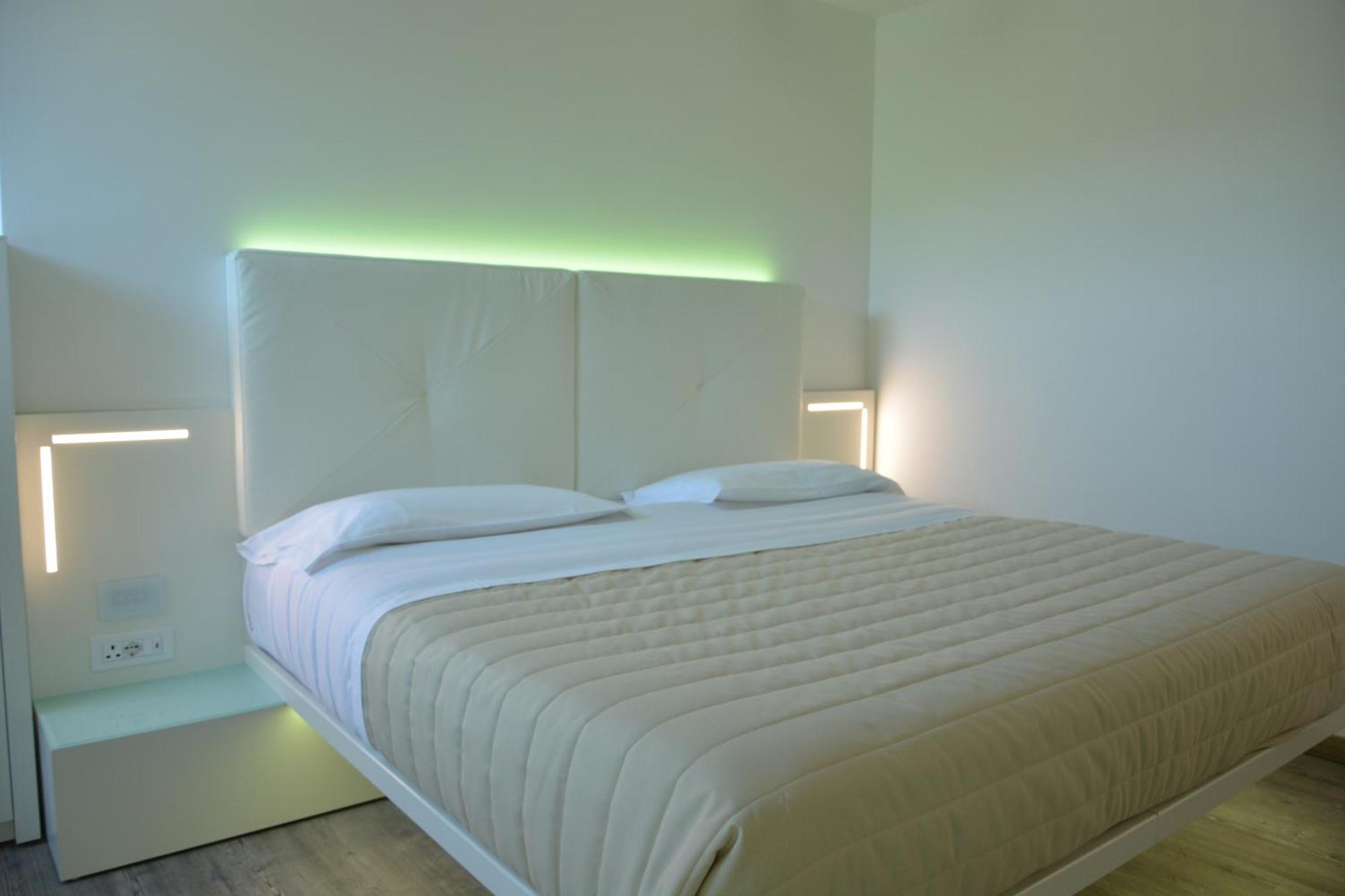 Suite spa access,403348521:JPEG