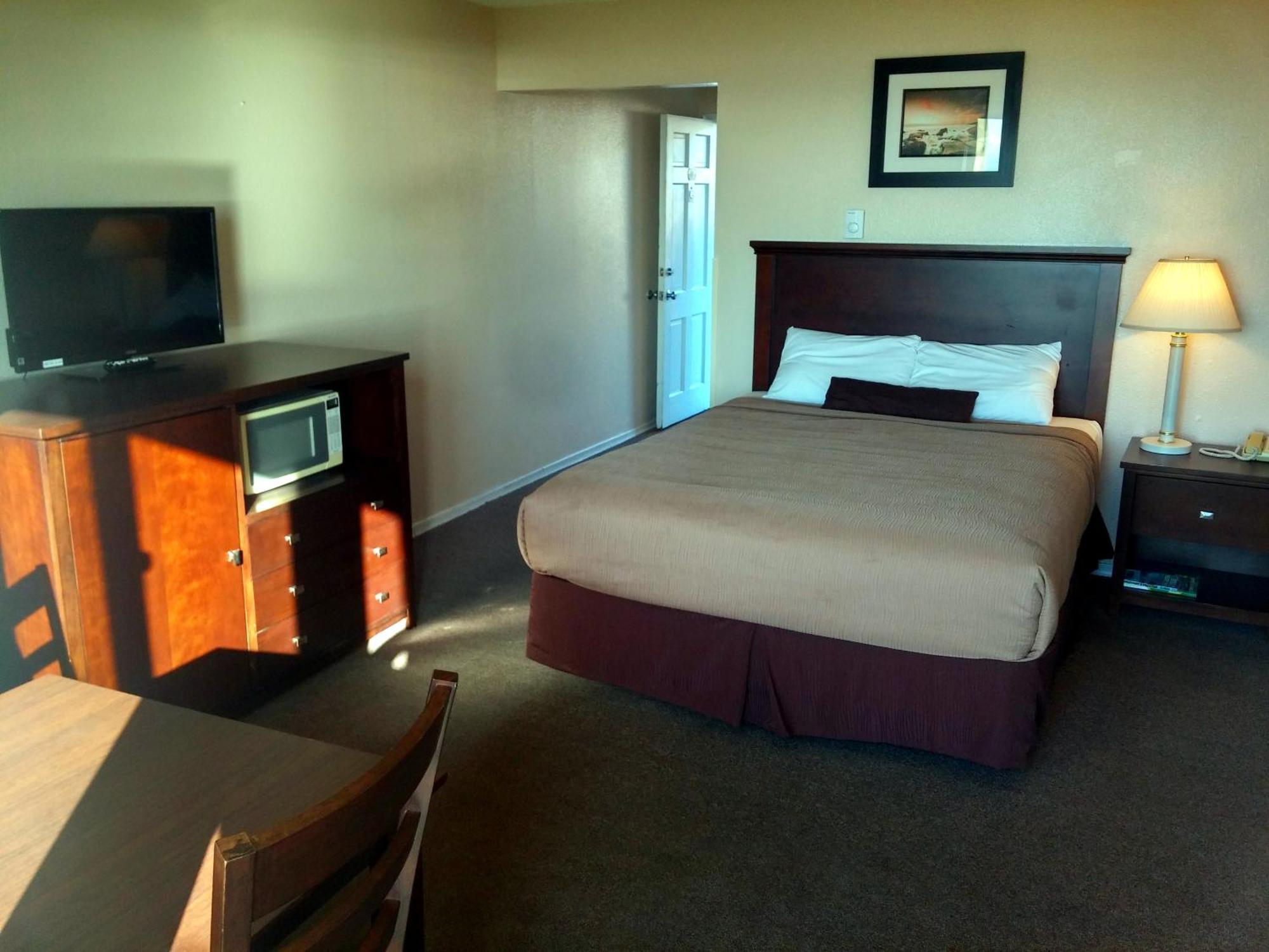 Standard Queen Room Ocean View,240598281:JPEG
