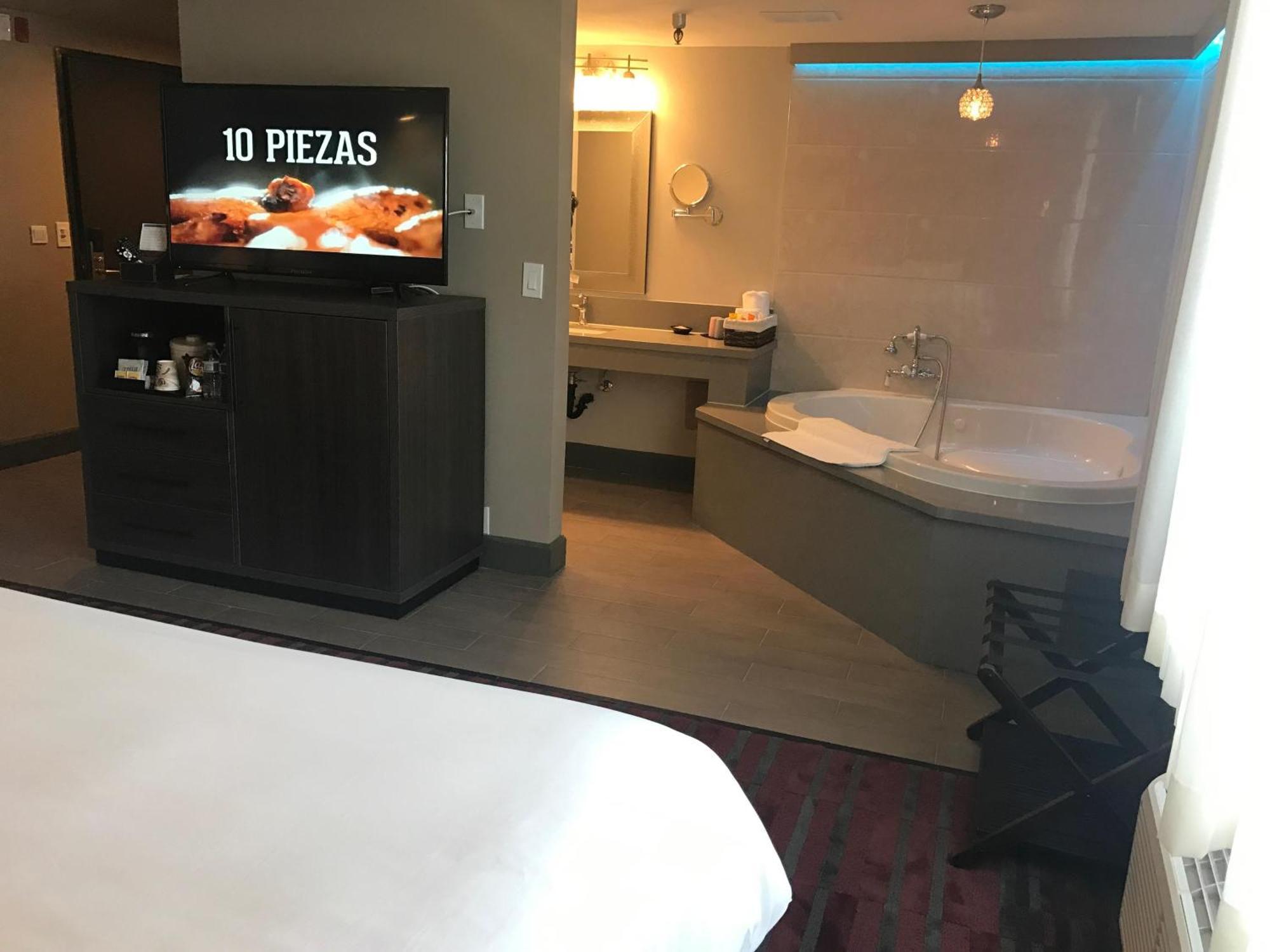 King Room with Spa Bath,710963320:JPEG