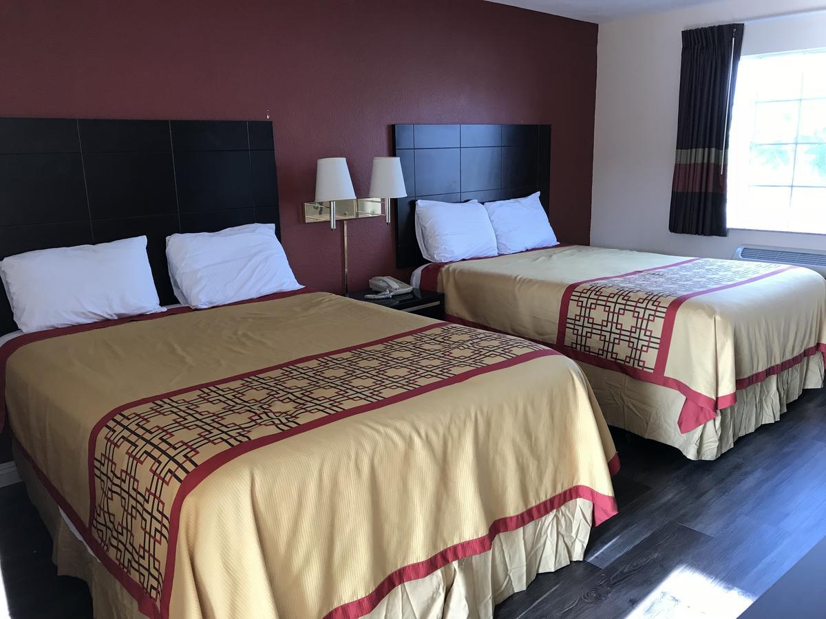 Queen Room with Two Queen Beds - Smoking,718678105:JPEG