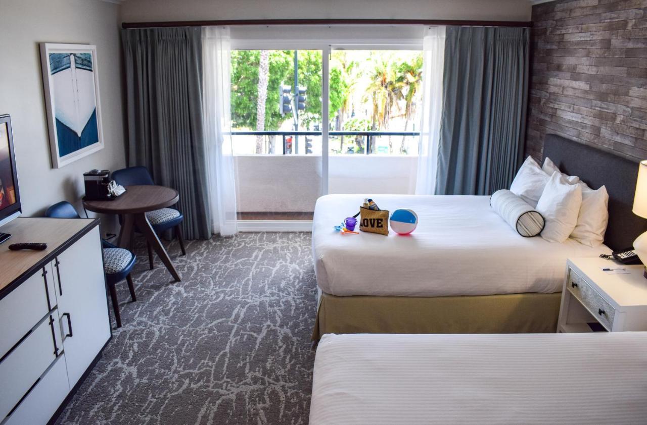 Queen Room with Two Queen Beds - Harbor Side,719406097:JPEG