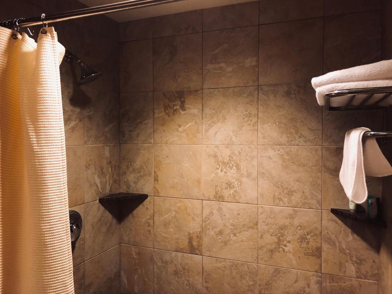 Deluxe Two Queen Guestroom