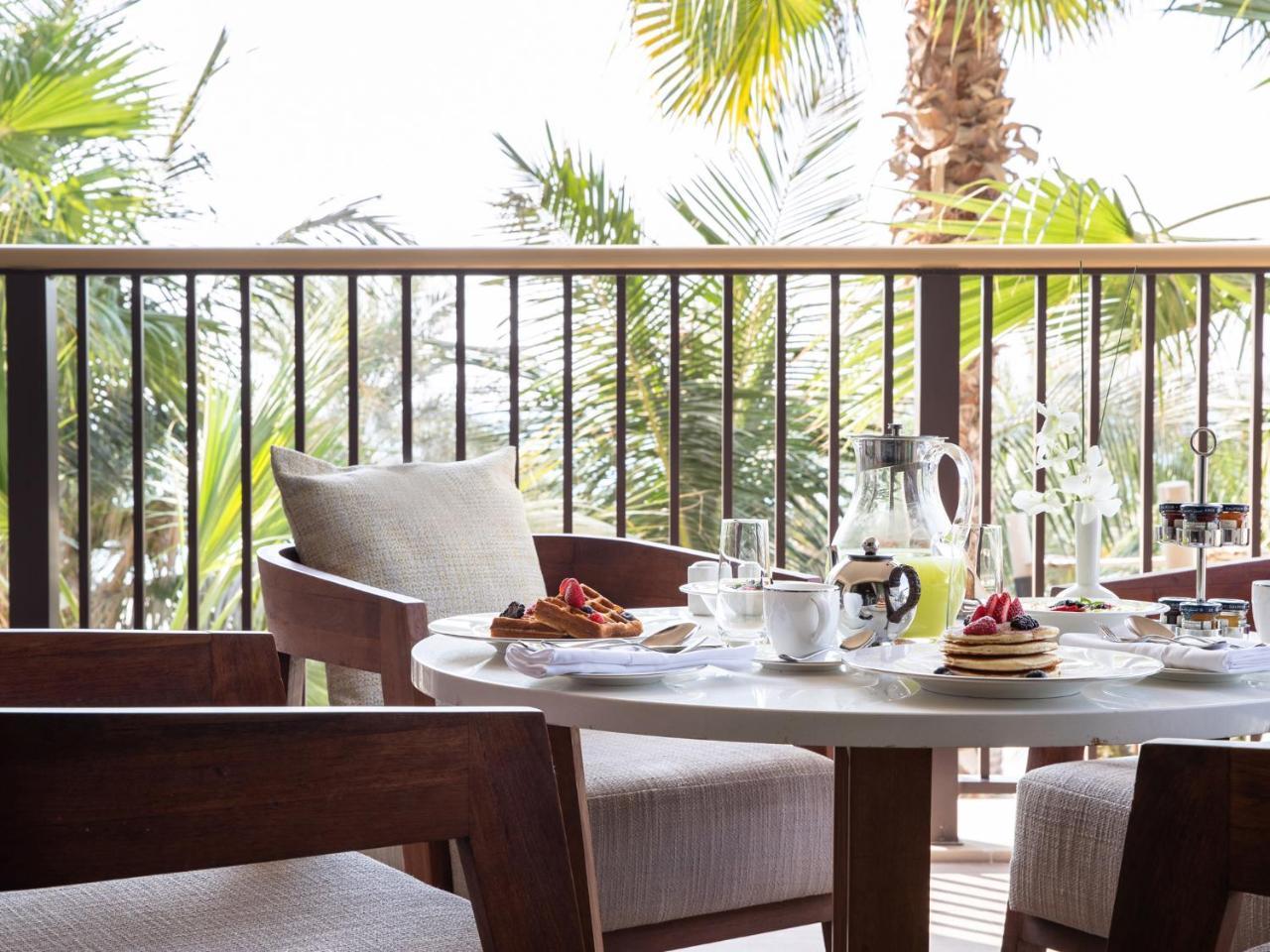 Family Suite - with airport transfers, suite benefits and beach club access